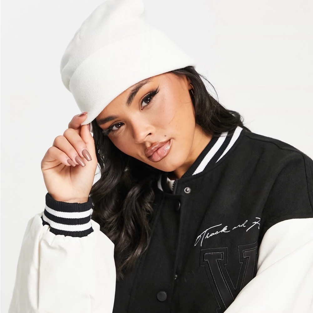 Women's white beanie